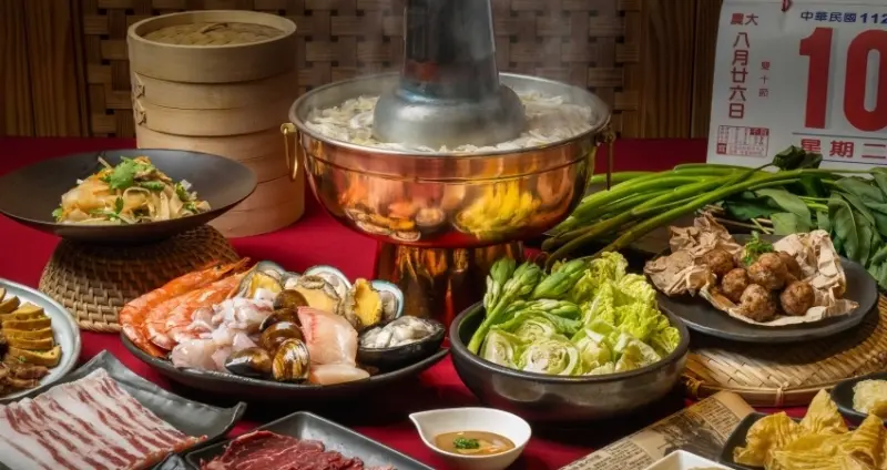 三重酸菜白肉鍋！空軍三重一村「酸民拾味」酸菜白肉鍋，每一口都能吃到傳統眷村好滋味。