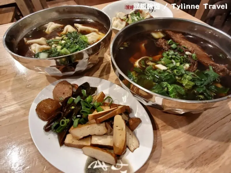 台北市中正區【台北美食】蔣老爹麵食館，牛肉麵超大塊牛肋條 | 特色怪味餃 | 忠孝新生美食 | 光華商場、三創生活美食推薦