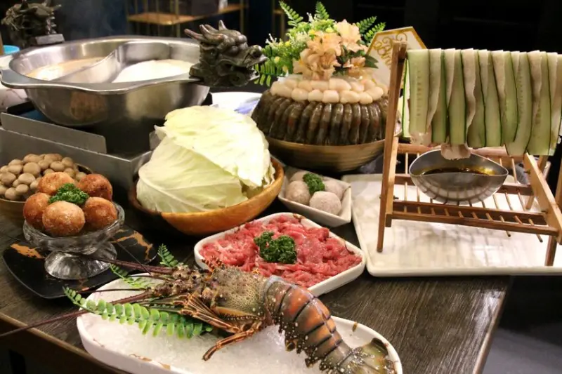 台北市中正區台北車站美食 | 【瓦法奇朵-W.麻辣Bar】 生日幾歲就送幾隻蝦！超霸氣生日禮！憑壽星歲數兌換免費蝦子，(蝦 、干貝、蛤蠣任意搭配或是香檳氣泡酒 )吃到痛風都甘願~