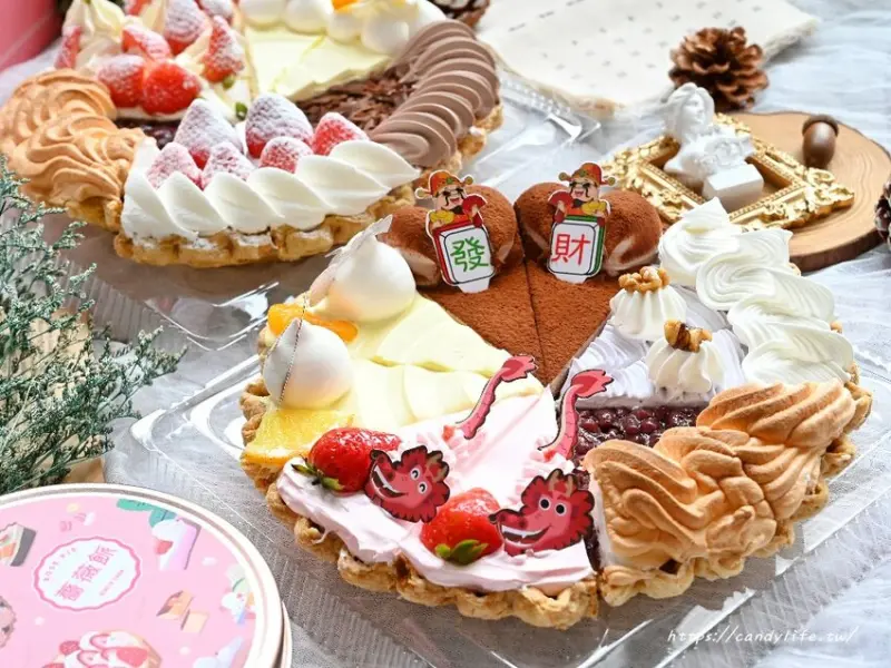 台中市豐原區2024最強年節禮盒，不只經典薔薇派，還有全台首創迷你春聯禮盒，滿額再送蝴蝶酥禮盒