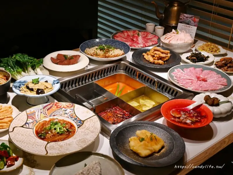 台中市南屯區重慶火鍋緋花｜風間餐飲集團新品牌，道地重慶牛油麻辣鍋，台中四宮格火鍋推薦！