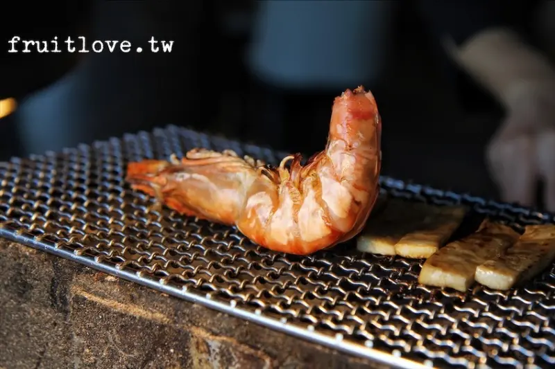 台中市北區專人桌邊代烤免動手，浮誇的燒肉盤，吃美食也能是一種視覺饗宴