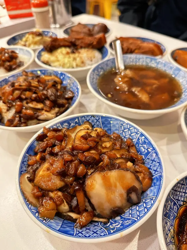 [慧♡響食】小王煮瓜.華西街美食.在地飄香黑金滷肉飯