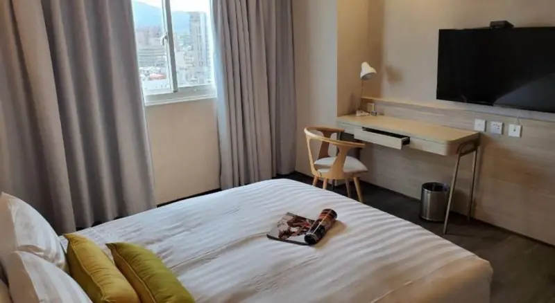 高雄市鹽埕區高雄飯店TOP5精選｜六合夜市、瑞豐夜市、駁二特區、高雄車站附近住宿