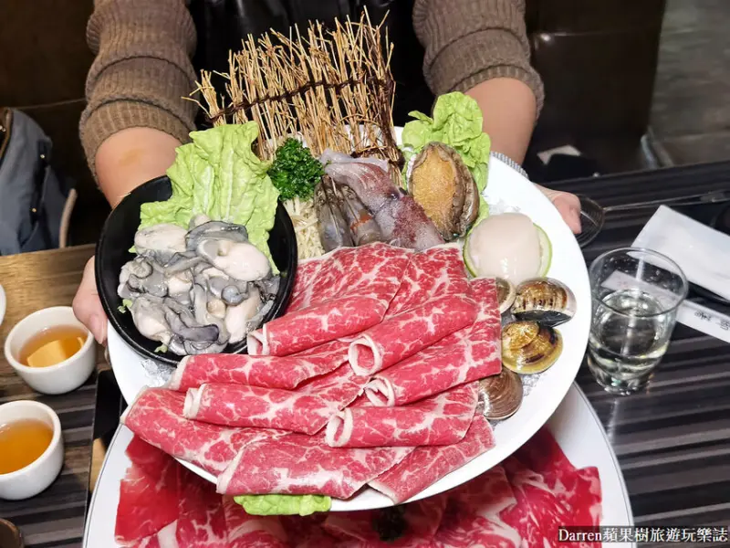 台北市信義區大份量和牛肉盤、龍蝦、鮑魚、干貝!不輸給橘色頂級食材，價錢卻親民又好吃