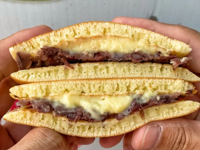 南投縣草屯鎮每日現做的純羊奶銅鑼燒，開放散客免費預約牧場參觀