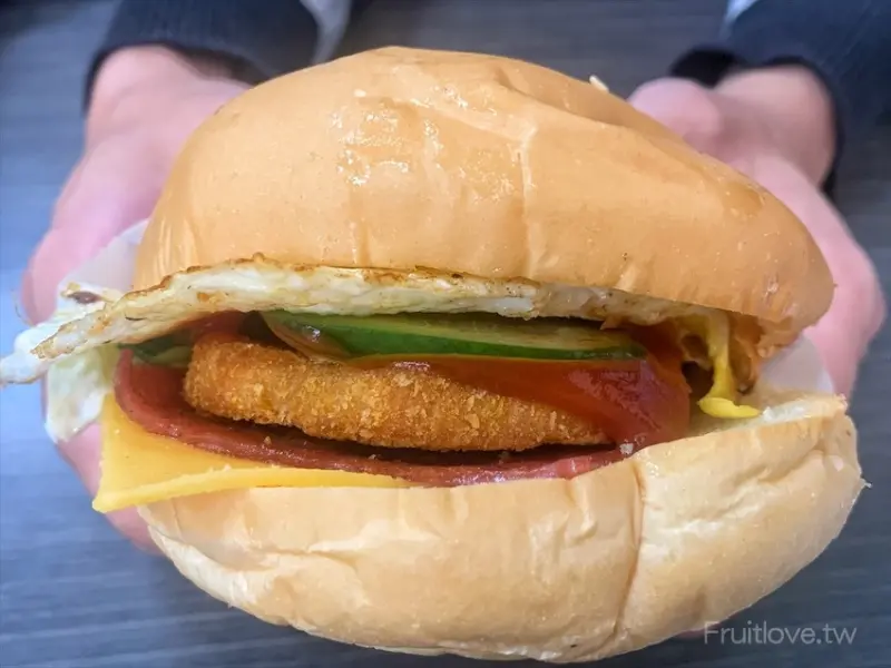 早餐只要銅板50元就可以吃到套餐，好吃又有飽足感