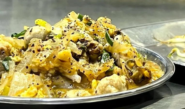 台北市內湖區[台北台式]內湖港墘站「王朝鐵板燒」生意超好客人一波波不間斷/湯品飲料甜點白飯吃飽喝足/內湖老字號超美味鐵板燒/調味超美味/湯品飲料甜點吃飽喝足/附菜單