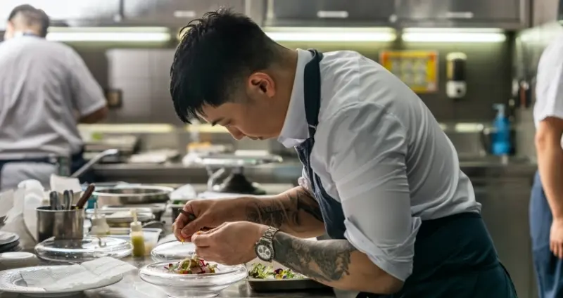 美食家一定訂！越南AKUNA來台客座聯手「蘭餐廳 Orchid」打造5個餐期，超人氣雙主廚四手共演不設限當代日料。