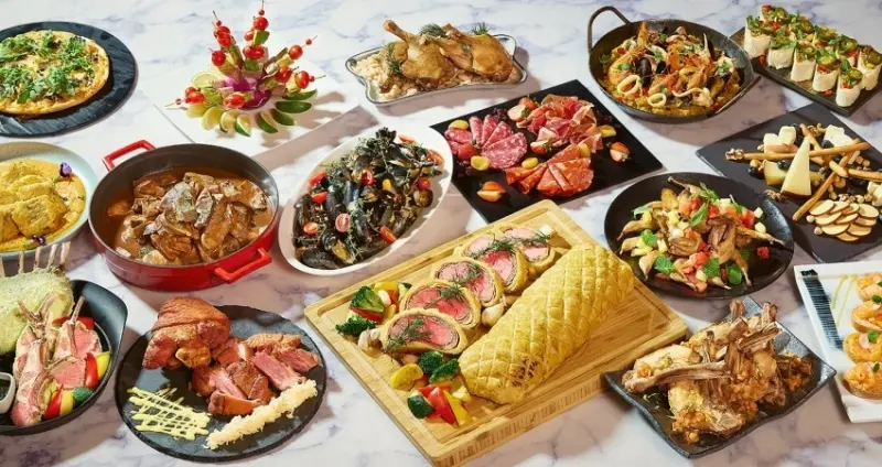 JR吃到飽新菜單！JR吃到飽「威靈頓牛排、普羅旺斯香草烤羊排」強勢回歸，再加碼晚晚餐兩人1680元。