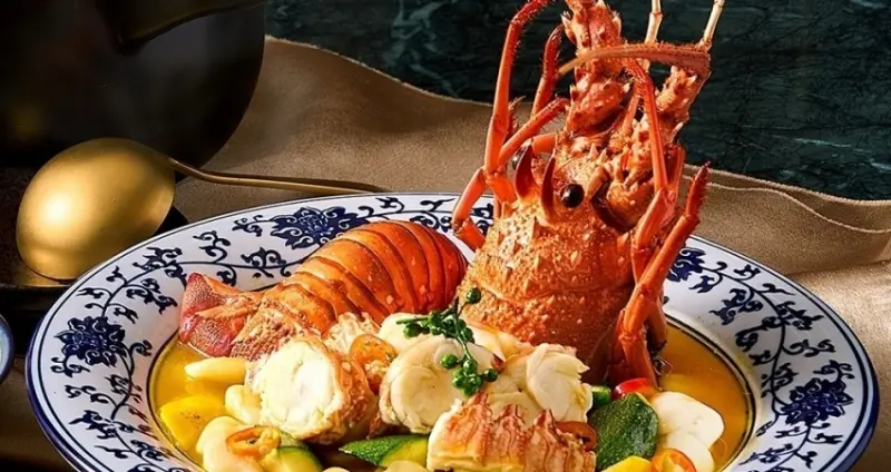 王品再送1500元現金抵用券！享鴨、莆田、丰禾、朝粥幫聯手推出「龍蝦大禮包」，穿旗袍、龍袍、黃袍就直接送一隻龍蝦。