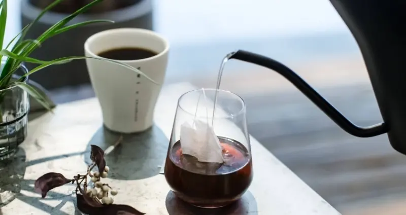 王策咖啡去高雄了！VWI by CHADWANG攜手高雄洲際酒店BL.T33大廳酒吧，推出全新主題下午茶搶攻高雄咖啡控必喝清單。