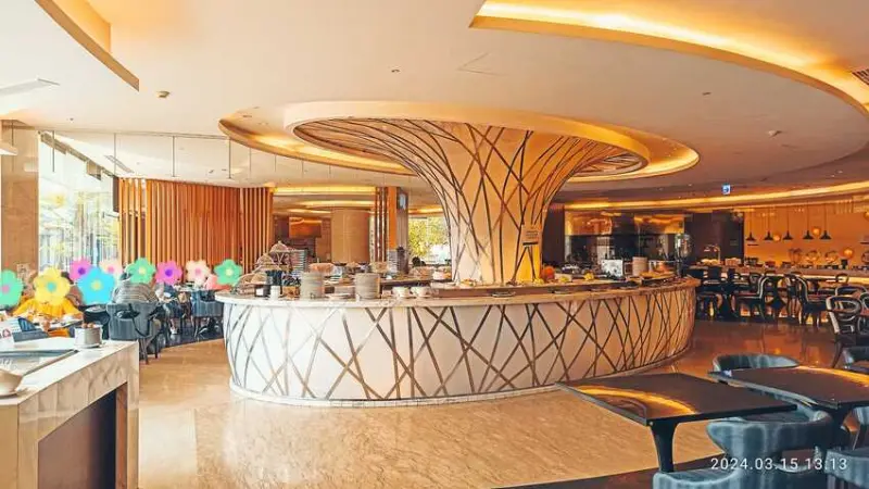 食記 - 高雄 鹽埕區 	魅麗海 中庭餐廳(真愛館)