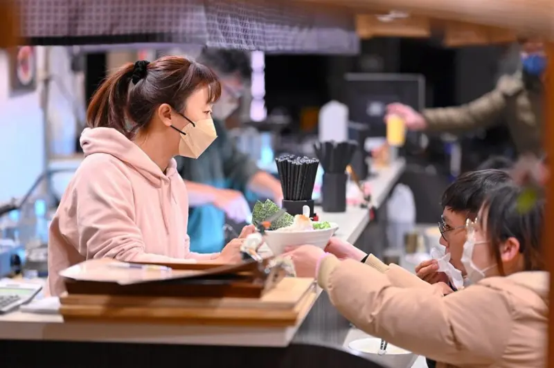 台中市中區肥美大廣島牡犡拉麵這家才吃得到 份量像阿嬤煮的麵很怕我餓/麵屋聚