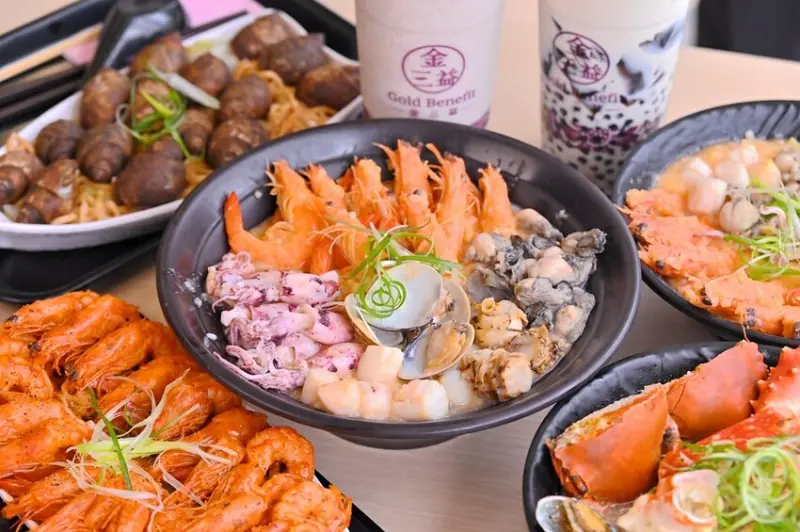 台中市北區超狂六種海鮮豪華海鮮粥大份量超滿足 爽吃鱈場蟹+爆蛋紅蟳好享受/金三益健康茶飲