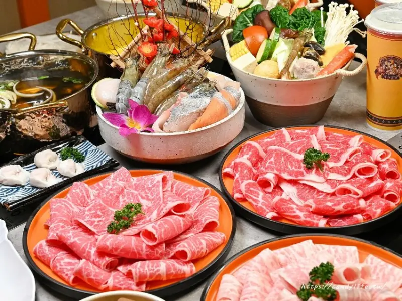 台中市南屯區韋爐復刻食鍋｜台中首間黑蜆蛤蠣休肝鍋，一人也能獨享鴛鴦鍋