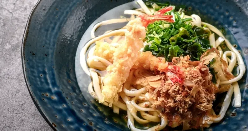 烏龍麵半價開吃！切麥狐狸 烏龍麵專賣插旗大直人後廚房春大直，4/20開幕日半價、連續10天加碼送三品。