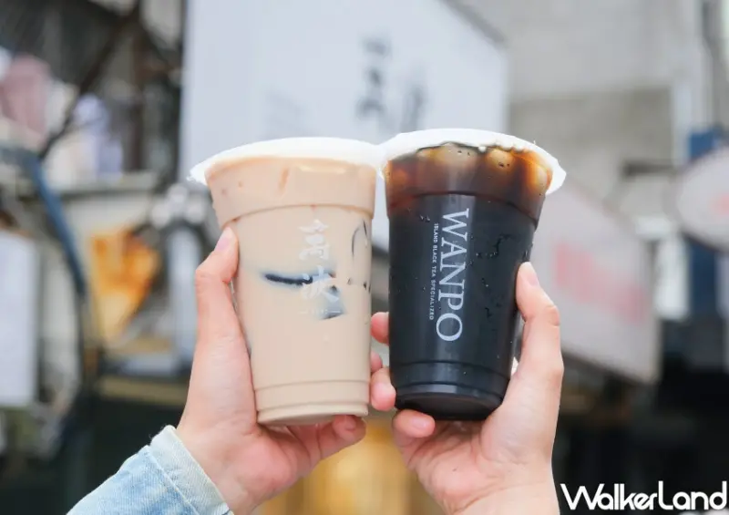 左為萬波「嫩仙草奶茶」 / WalkerLand窩客島整理提供 未經許可不可轉載。