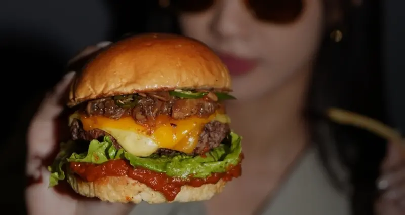 信義自助調酒吧！BLAH BLAH Bar百萬自助調酒打造信義區喝酒秘境，11款酒品、林明健漢堡、主廚下酒菜，搶攻信義約喝首選清單。