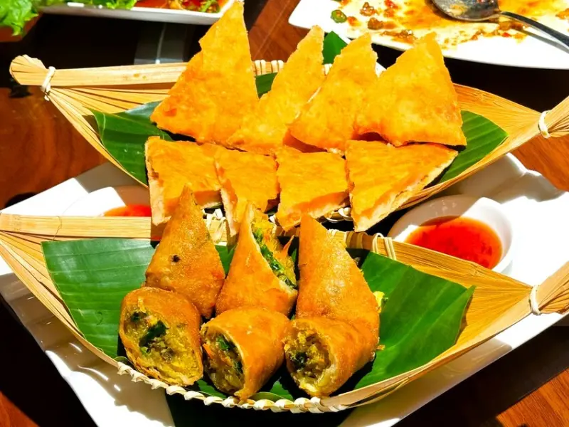 台北市內湖區[台北泰式]內湖區港墘站「銀象雲泰美食館」新開幕平價料多多給好給滿/好吃的蝦餅跟炸春捲超必點/服務親切餐點平價/附菜單