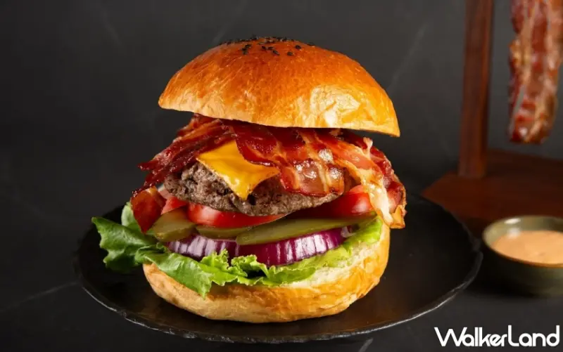 台北萬豪「豪享吃堡」漢堡、指定飲品買一送一