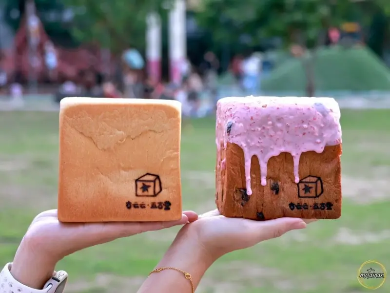 台南母親節麵包／限時限量供應只賣2.5小時／隱身巷弄不小心就迷路找不到／沒預訂可能買不到／每天推出不同品項／不惜成本堅持品質嚴選原物料