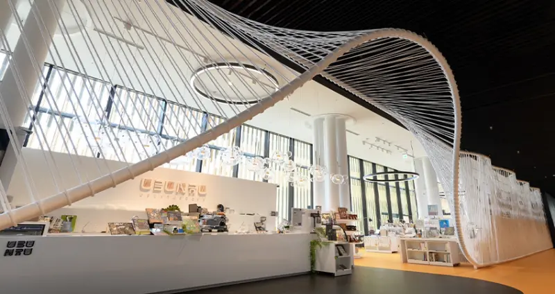 圖書館的咖啡廳！台南最美圖書館「UBUNTU咖啡總圖店」在書林裡喝咖啡，看書發呆一下午。