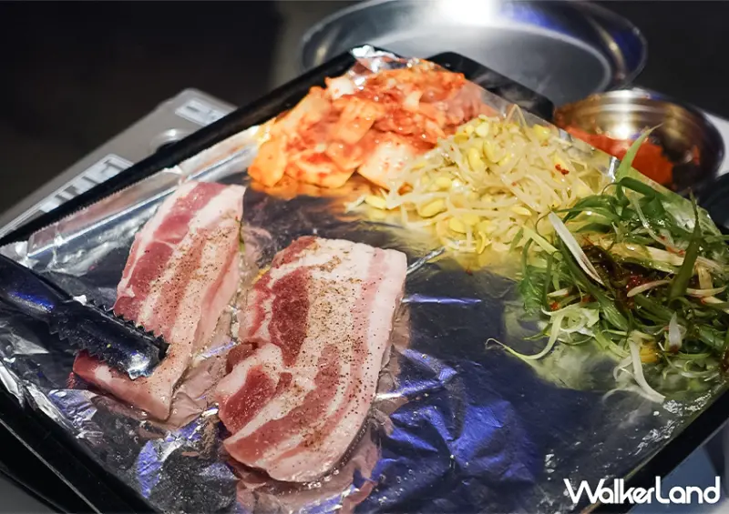 韓國燒啤表演在這！台北韓式料理「本家選手村」韓國烤肉專人代烤、小菜吃到飽/ WalkerLand窩客島整理提供 未經許可不可轉載。