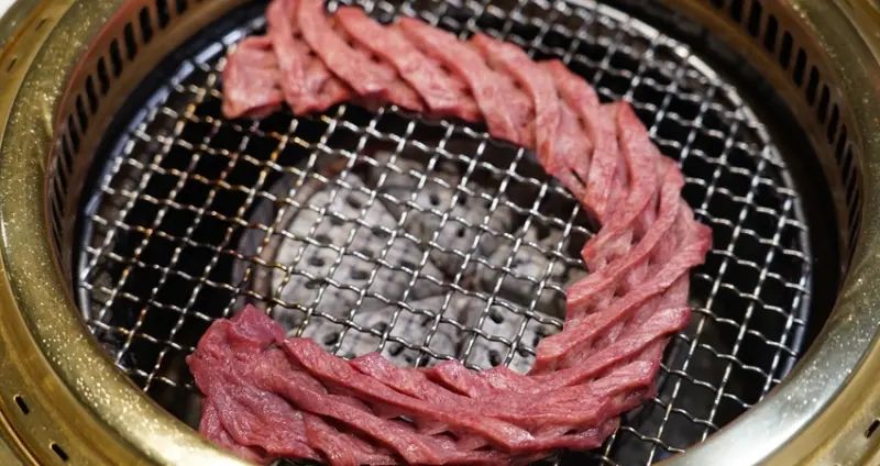 必吃30公分厚切牛舌！老井極上燒肉搶攻燒肉控必吃清單，雙人饕客專業和牛套餐堪稱燒肉CP值最高燒人套餐。