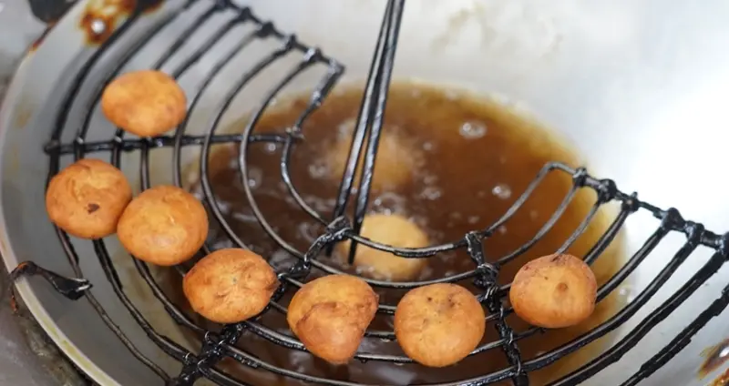 一顆只要6塊！超過75年、沿襲日本師傅手藝的手工點心「天天饅頭」，古早味紅豆內餡甜而不膩。