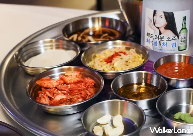 韓國燒啤表演在這！台北韓式料理「本家選手村」韓國烤肉專人代烤、小菜吃到飽/ WalkerLand窩客島整理提供 未經許可不可轉載。