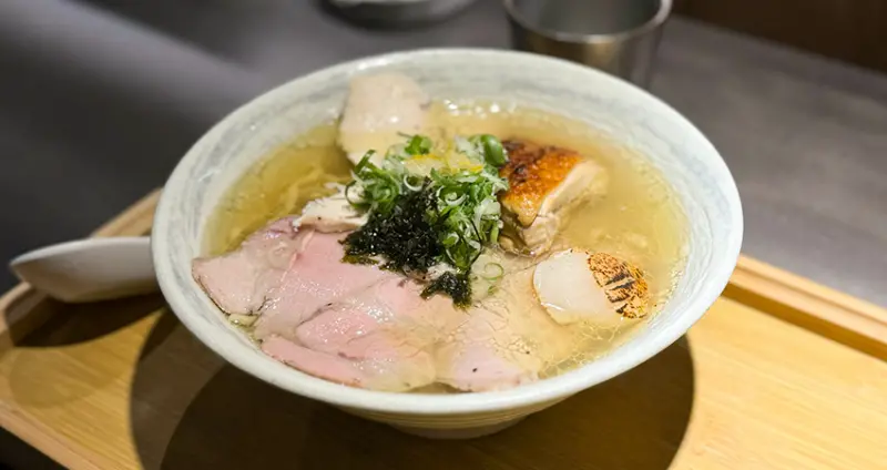 拉麵吃到飽！台北忠孝新生拉麵店「丸舢拉麵」無限續麵超過癮，全菜單2種口味都超推。