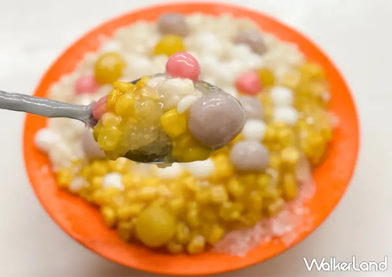 萬華在地60年冰店「楊記花生玉米冰」把玉米罐頭加進剉冰/ WalkerLand窩客島整理提供 未經許可不可轉載。