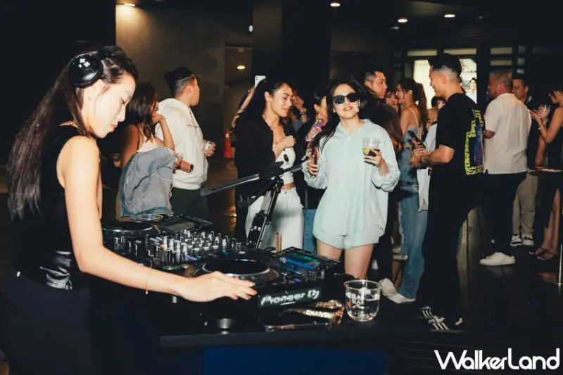 BLAH BLAH Bar夏日粉紅海灘派對