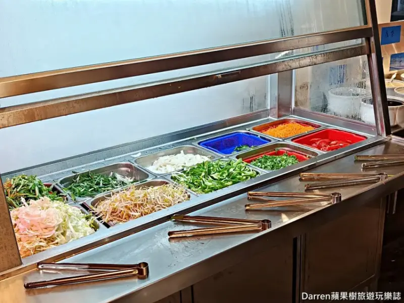 唐宮蒙古烤肉涮羊肉餐廳試營運558吃到飽，蒙古烤肉、涮羊肉火鍋還是記憶中的味道。