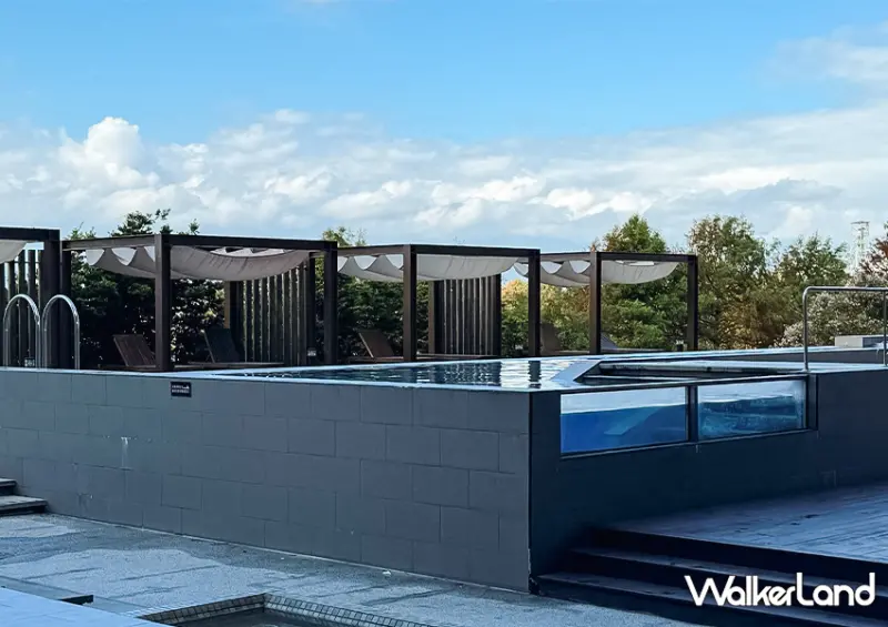 宜蘭一日遊也能玩！宜蘭飯店推薦「綠舞飯店」不只有笑笑羊咖啡廳，還能餵食水豚、梅花鹿與羊駝/ WalkerLand窩客島整理提供 未經許可不可轉載。