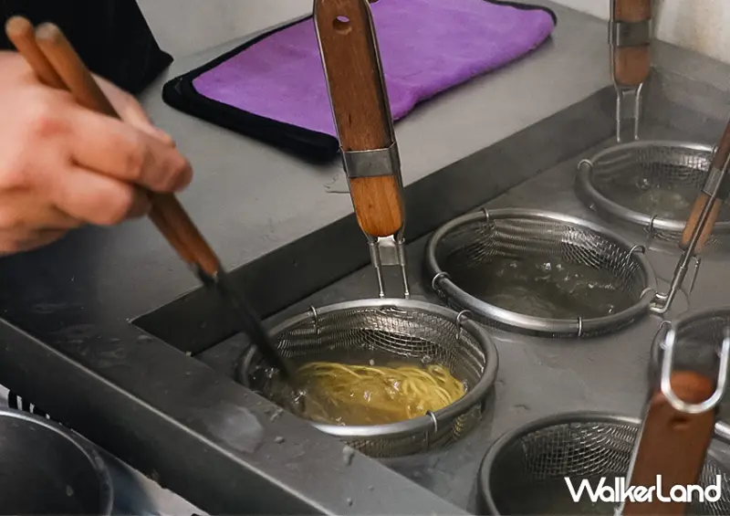 145元拉麵吃到飽！永和平價美食餐廳「何家拉麵」菜單必收藏/ WalkerLand窩客島整理提供 未經許可不可轉載。