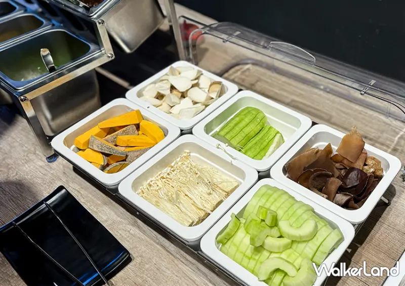 自助吧吃到飽！雙溪河畔火鍋「鯨鍋」來福隆玩水別錯過/ WalkerLand窩客島整理提供 未經許可不可轉載。