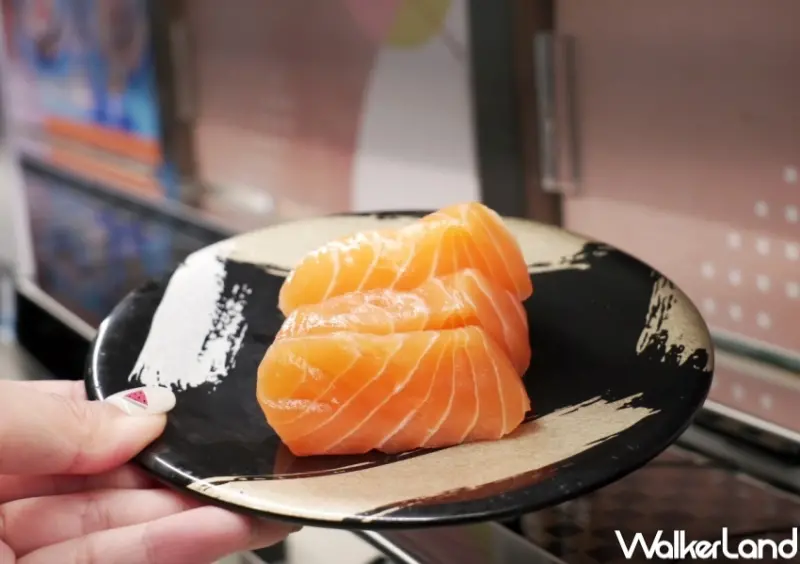 ▲爭鮮極鮮鮭魚生片加量優惠，爭鮮鮭魚免費多一片 / WalkerLand窩客島整理提供