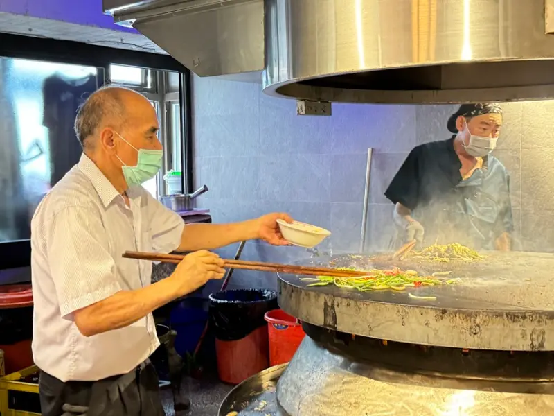 台北市中山區唐宮蒙古烤肉餐廳正式回歸了！經典蒙古烤肉加酸菜白肉鍋 懷念的滋味 菜色、價位曝光