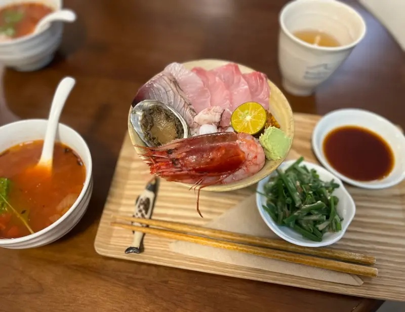 台北市中正區「勉強中」海鮮手作料理專門店- 結合臺日食材的海鮮丼飯料理