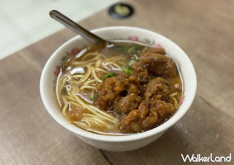 三重必吃排骨酥麵店「廟東清水排骨酥麵」從台中豐原起家/ WalkerLand窩客島整理提供 未經許可不可轉載。