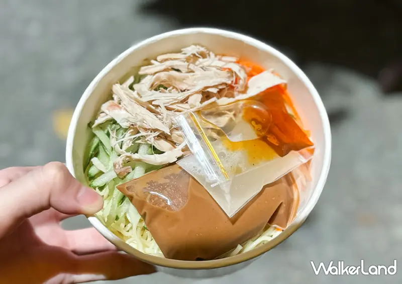 萬里隱藏版美食「頂寮 紅棗嬸涼麵」在老闆家吃涼麵/ WalkerLand窩客島整理提供 未經許可不可轉載。