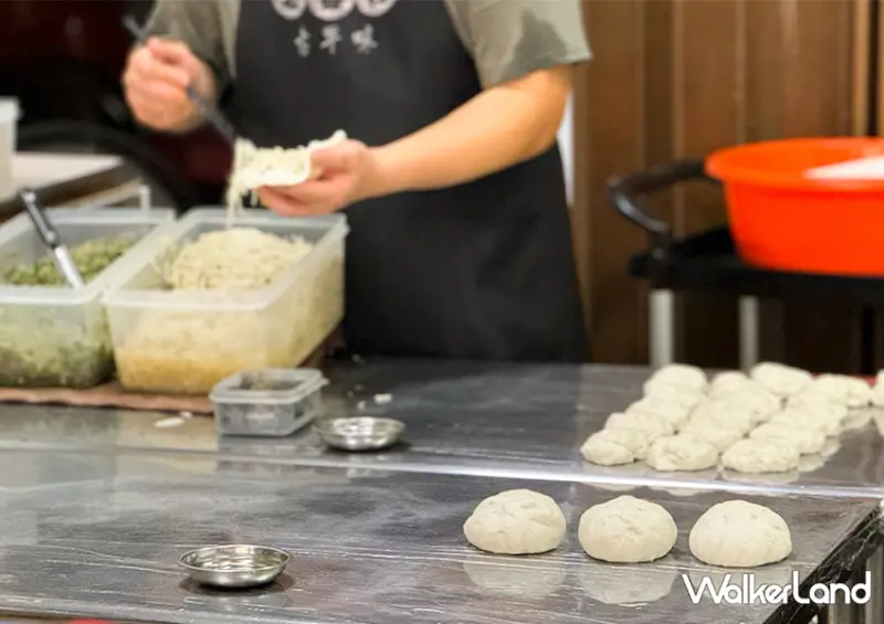 南港車站美食「老眷村煎餅」手工蘿蔔絲餅必吃/ WalkerLand窩客島整理提供 未經許可不可轉載。