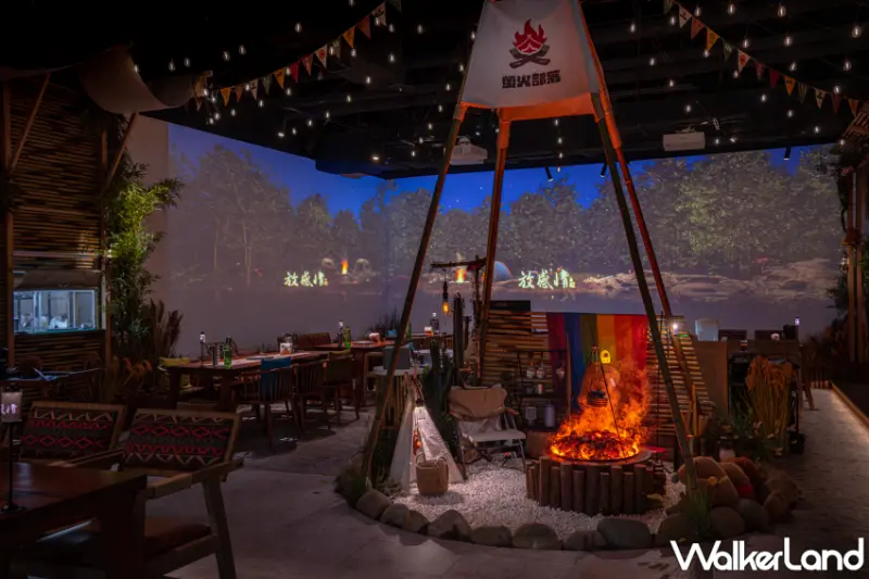 「放感情螢火部落」台北大巨蛋新開店，獨特沉浸式空間、寵物友善餐廳，特色鑄火料理、經典江南湯品、獨家調酒一次滿足。