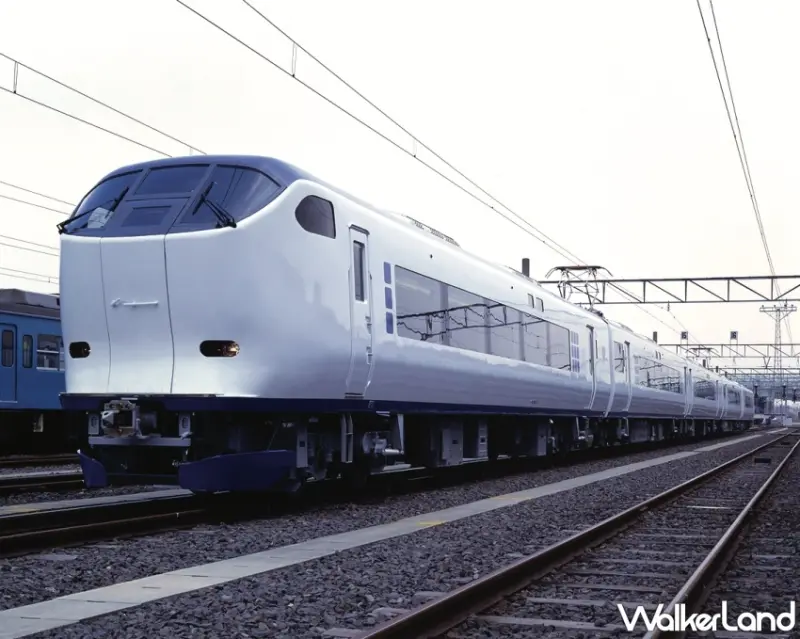 JR西日本推出限量紀念品與Hello Kitty ICOCA，超值優惠套票旅遊與購物一次滿足。