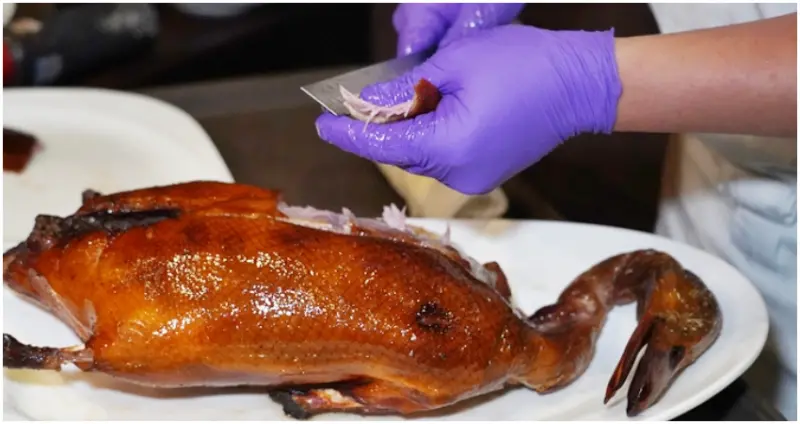 熟客才知道的隱藏版菜單！不只烤鴨好吃，酸菜魚也很強「与玥樓頂級粵菜餐廳」，慶生推薦預訂水晶壽桃。