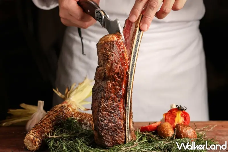 台北晶華ROBIN'S牛排館「父親節、七夕限定」牛排套餐，雙人7880元品嚐紐西蘭、澳洲、美國三地精選牛排。