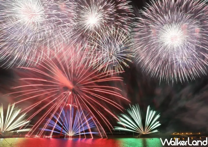 嘉義東石海之夏 海上煙火/ WalkerLand窩客島整理提供 未經許可不可轉載。