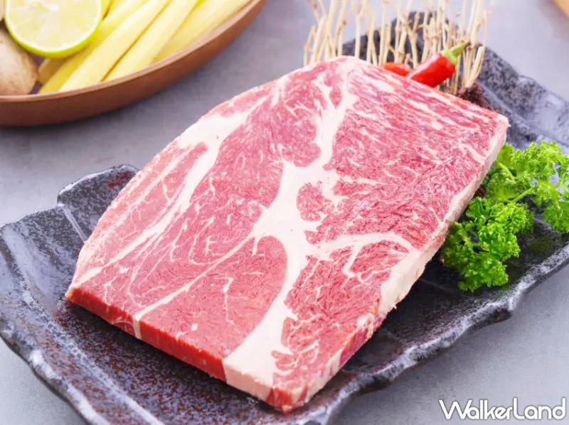 安永鮮物與胡同燒肉聯手出擊！中秋限定「珍饌海陸燒烤禮盒」2980限量發售、頂級11件食材再送鮭魚輪切。